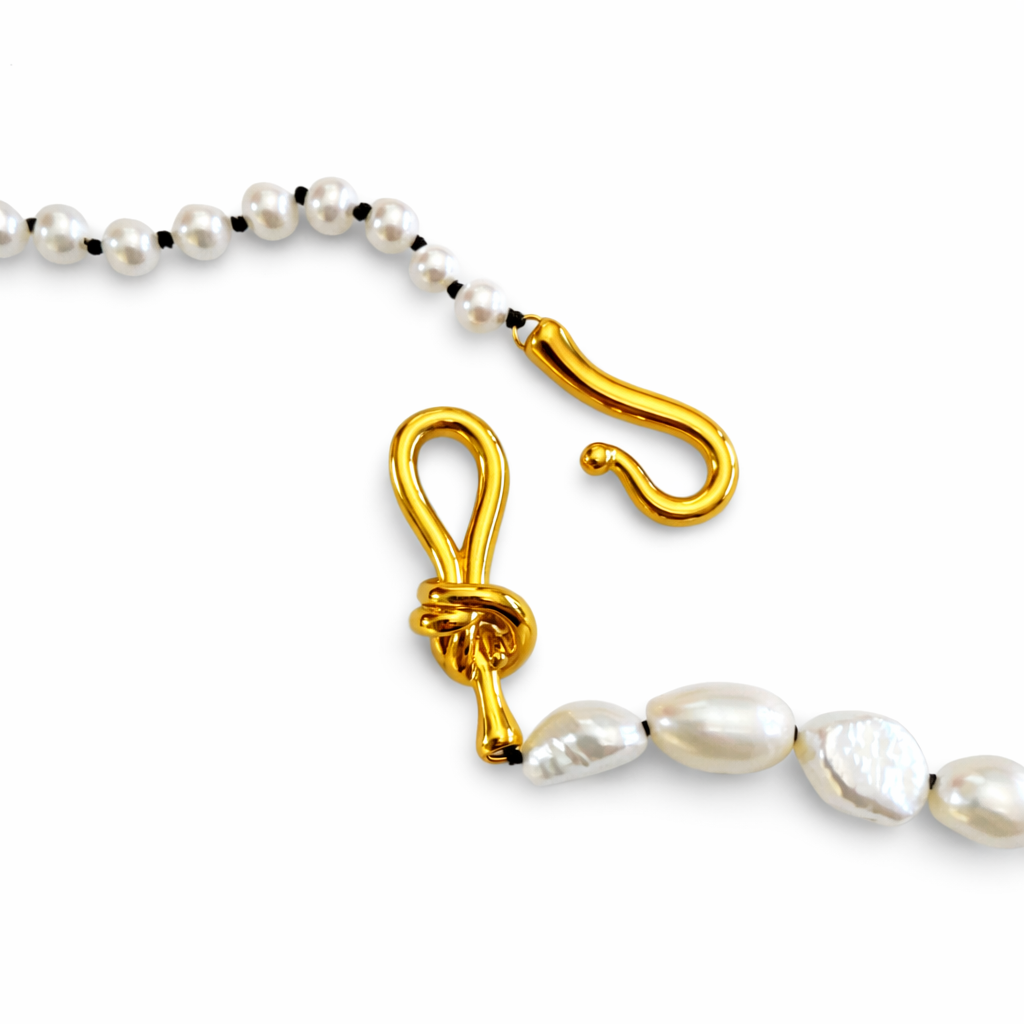 0031 Short Pearl Necklace with Gold Knot Detail