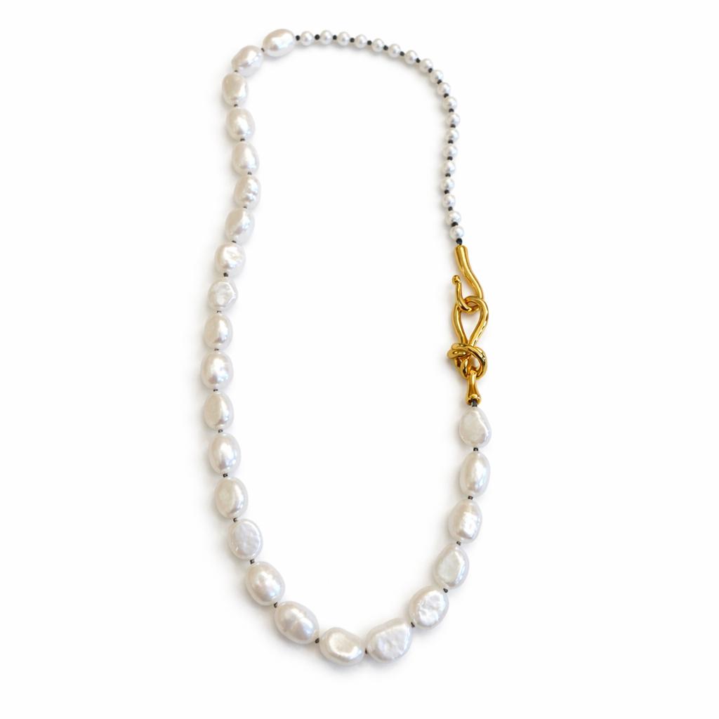 0031 Short Pearl Necklace with Gold Knot Detail